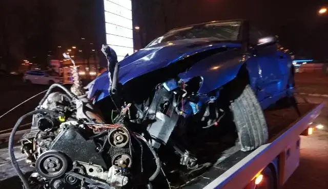 Auto po wypadku na lawecie